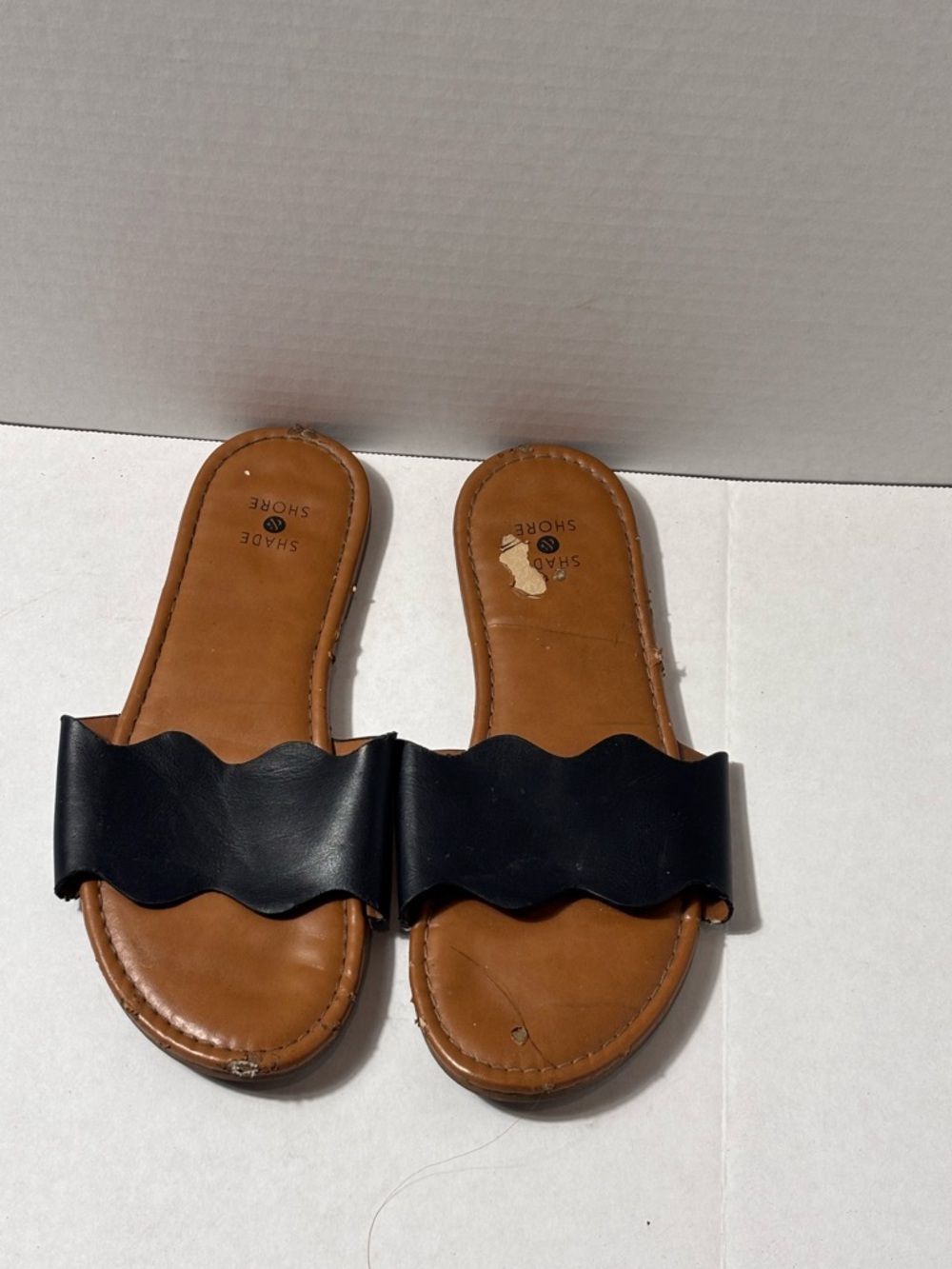 Shade & Shore Black Wavy Strap Tan Footbed Slide Sandals